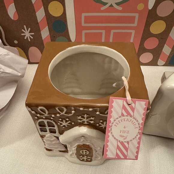 NWT Peppermint & Pine Pink Christmas Gingerbread House Ceramic Cookie Jar 9.5" - Picture 6 of 8